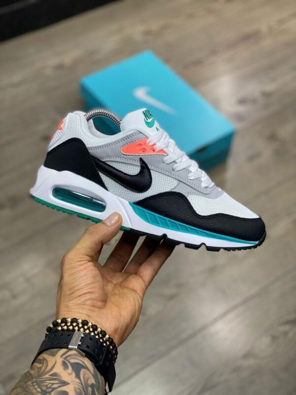 NIKE AIR MAX CORRELATE